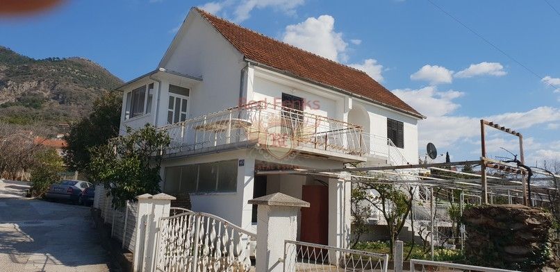 Дом в Тивате, Черногория, 272 м2 - фото 1