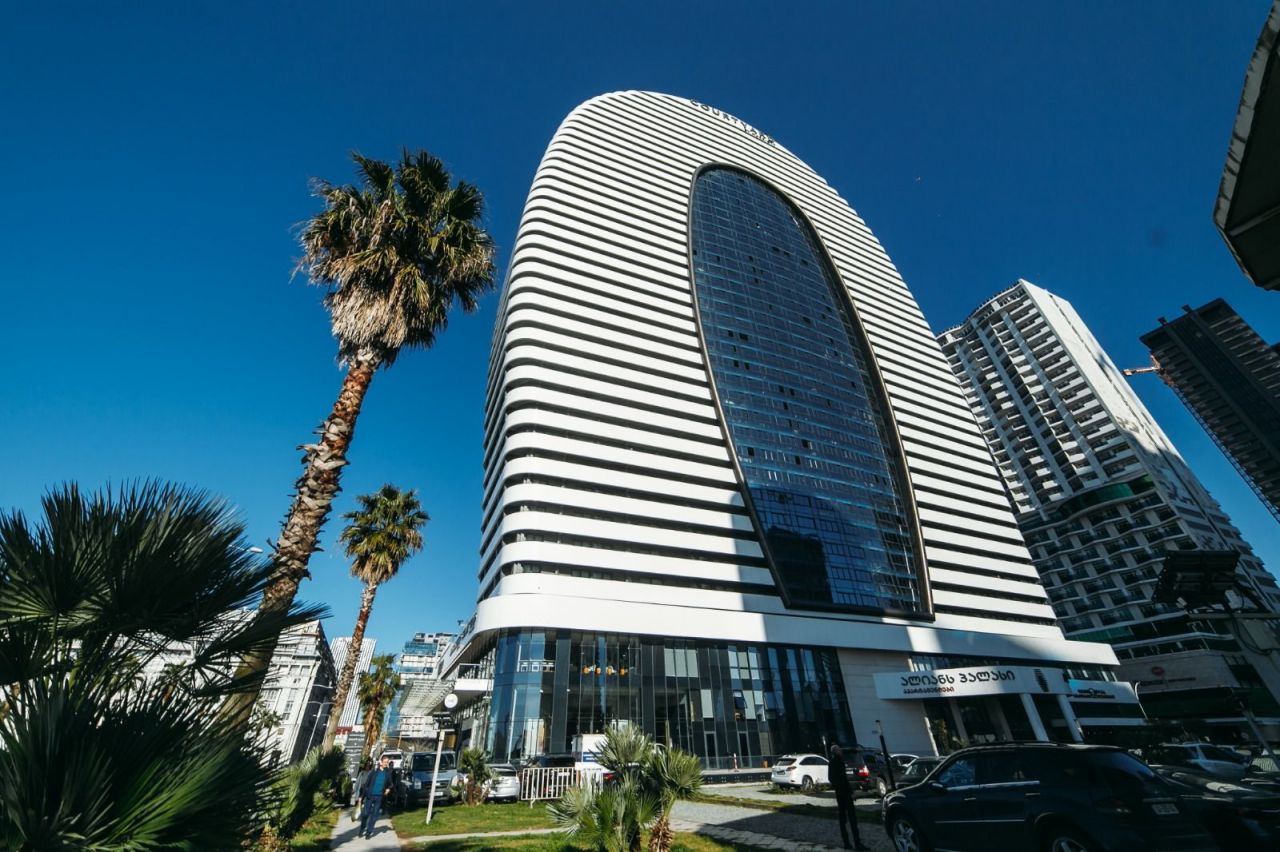 Квартира в Батуми, Грузия, 1 080 м² - фото 1