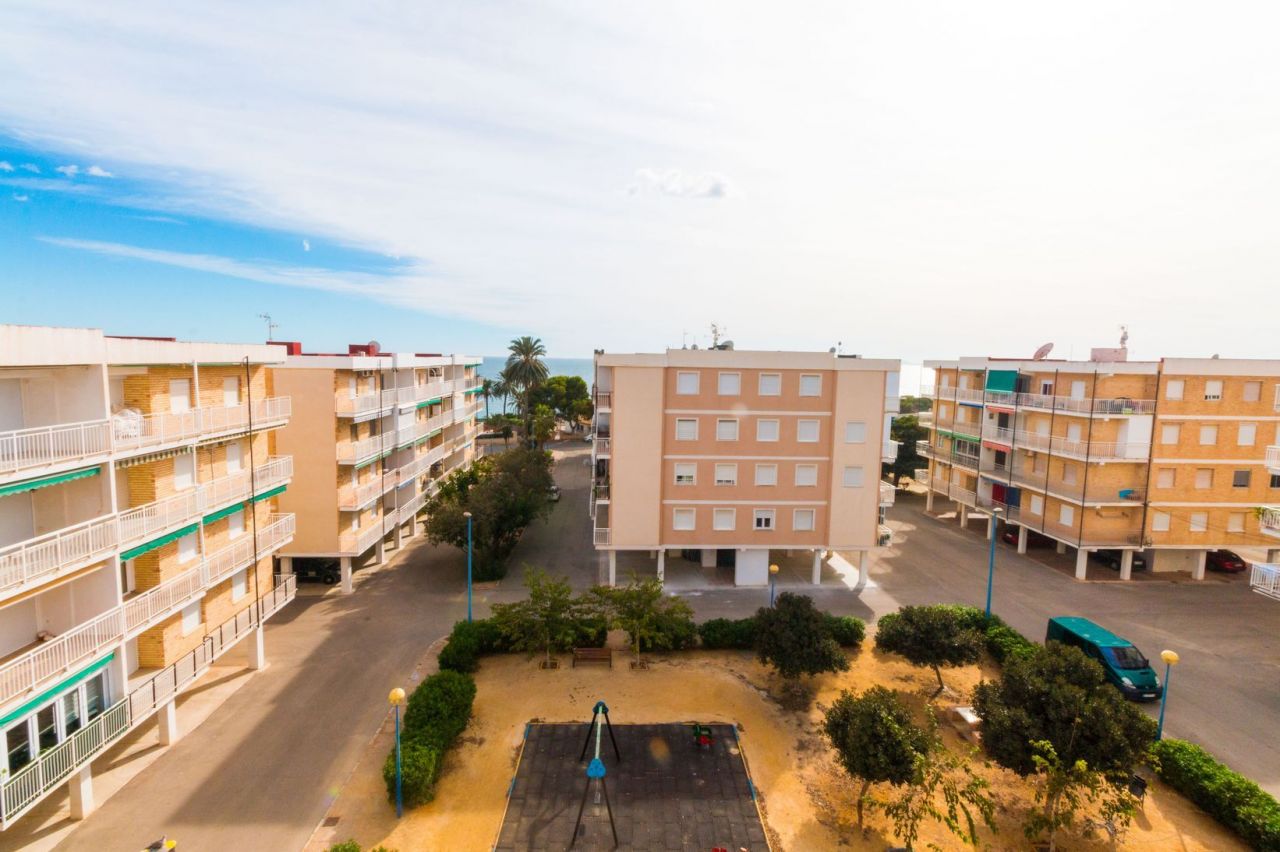 Апартаменты в Пунта Приме, Испания, 66 м2 - фото 1