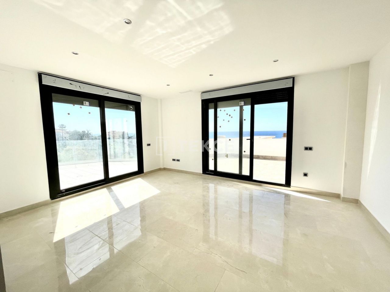 Вилла в Бенальмадене, Испания, 694 м² - фото 16