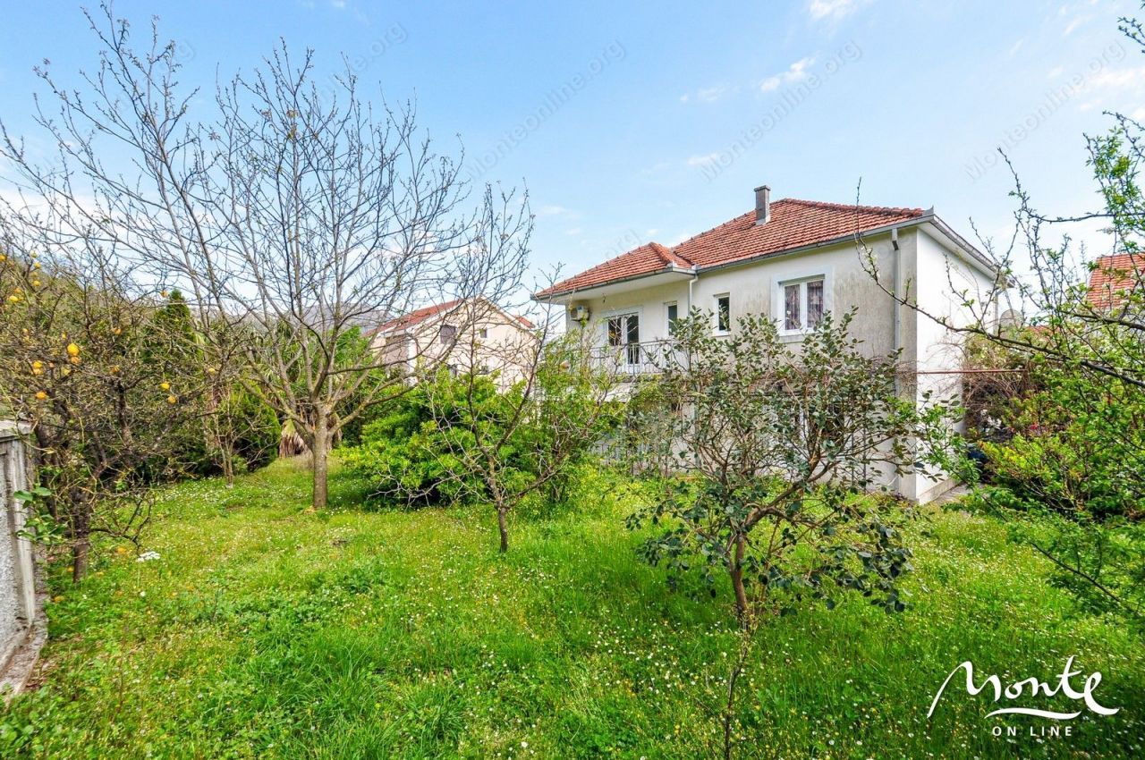 Дом в Херцег-Нови, Черногория, 181 м2 - фото 1