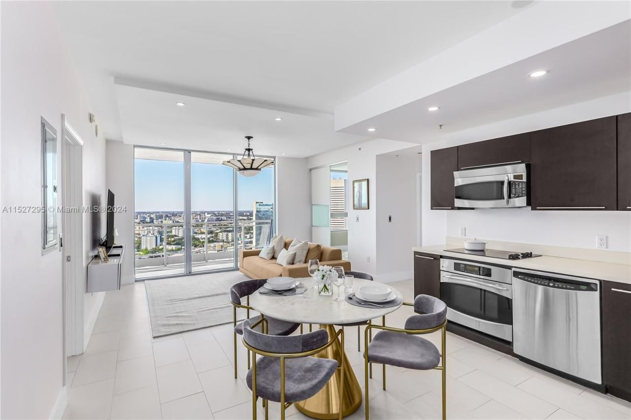 Квартира в Майами, США, 1 000 м² - фото 2