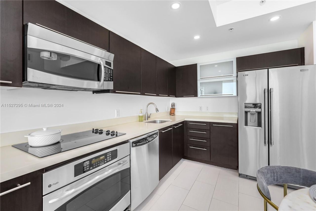 Квартира в Майами, США, 1 000 м² - фото 4