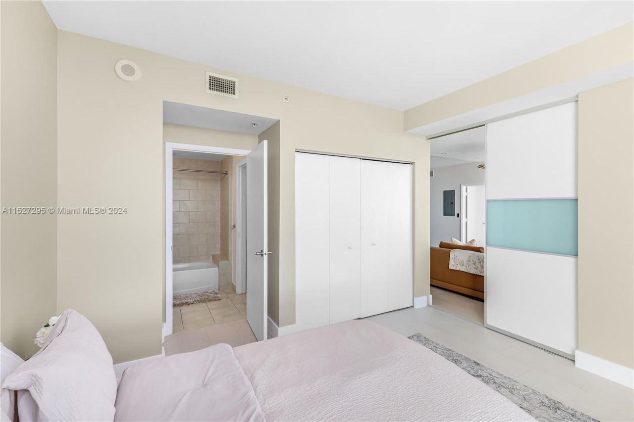 Квартира в Майами, США, 1 000 м² - фото 11