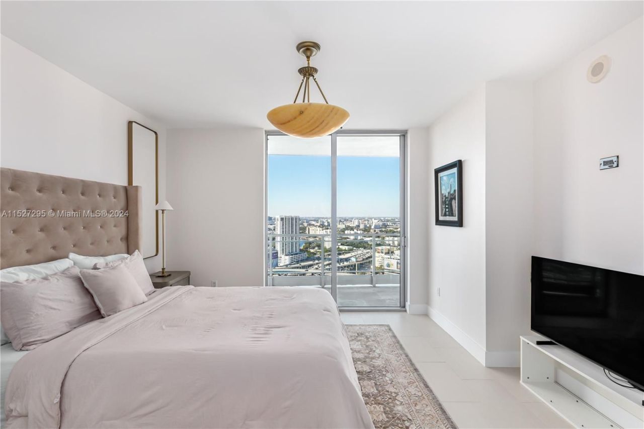 Квартира в Майами, США, 1 000 м² - фото 7