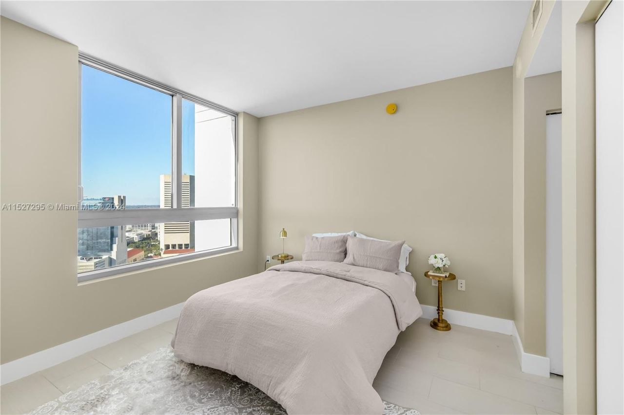 Квартира в Майами, США, 1 000 м² - фото 10