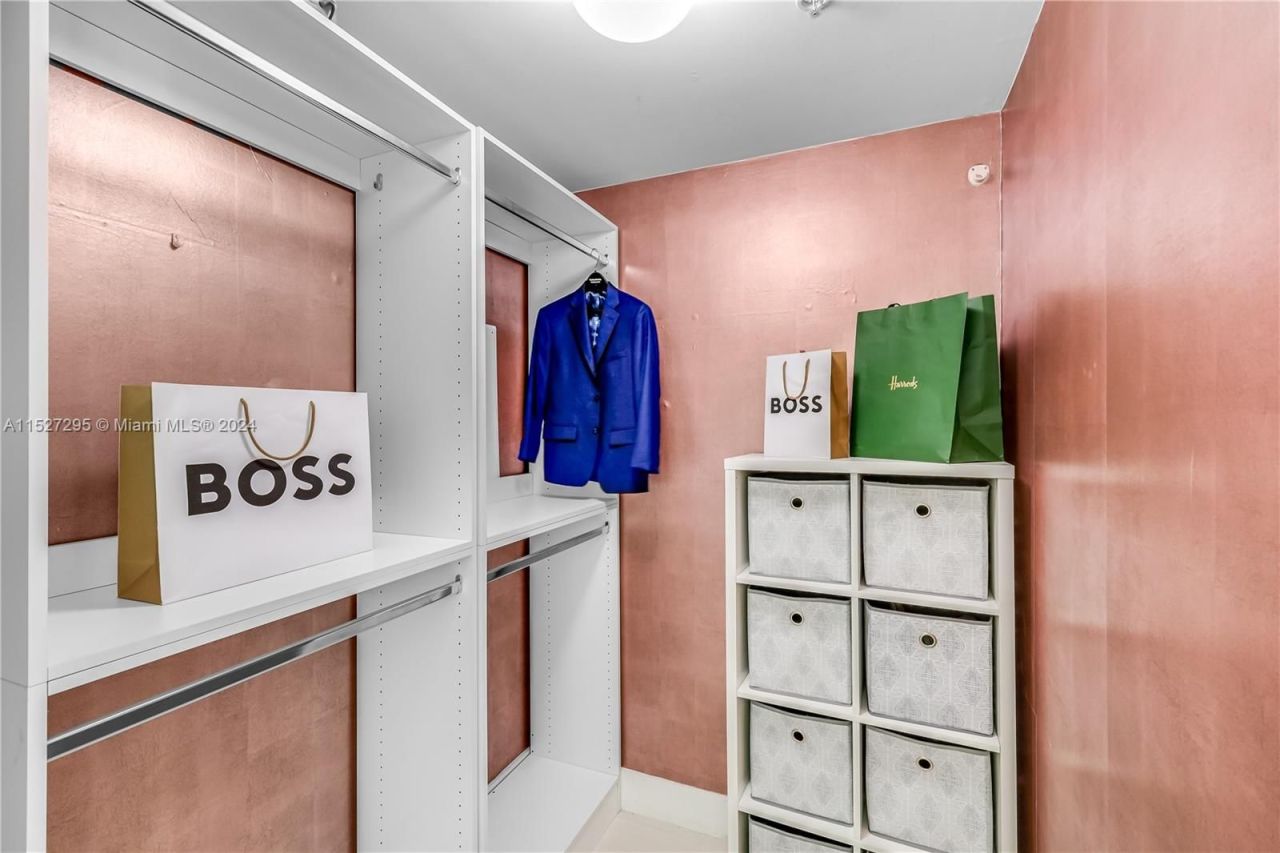 Квартира в Майами, США, 1 000 м² - фото 9