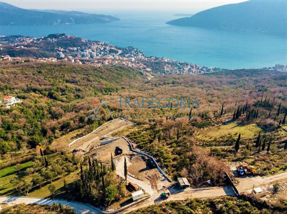 Земля в Херцег-Нови, Черногория, 5 800 м2 - фото 1