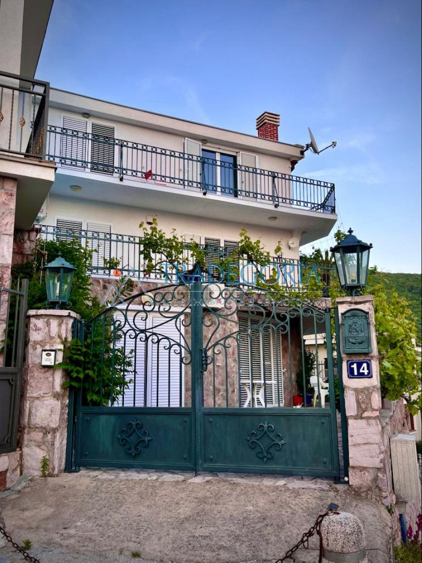 Дом в Петроваце, Черногория, 260 м2 - фото 1