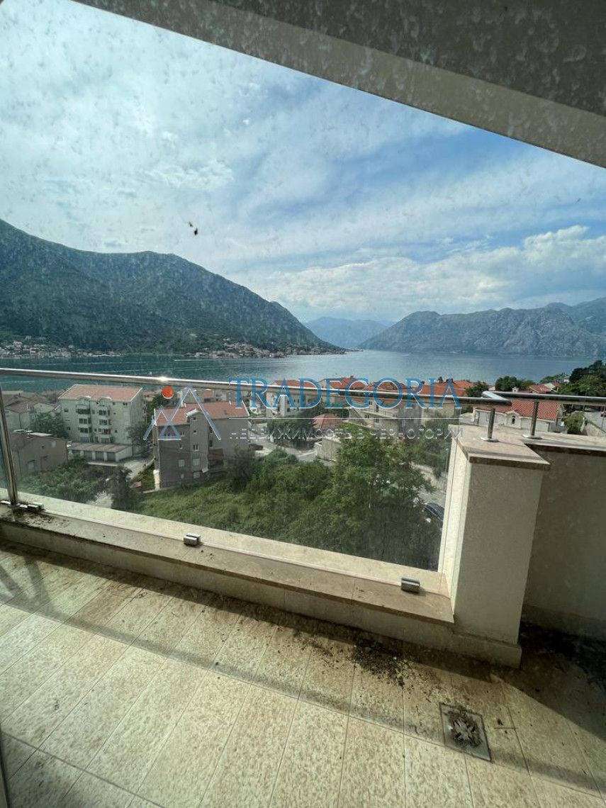 Квартира в Доброте, Черногория, 108 м2 - фото 1