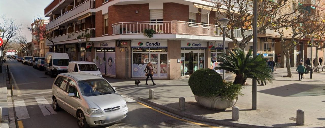Коммерческая недвижимость в Сабаделе, Испания, 1 034 м2 - фото 1