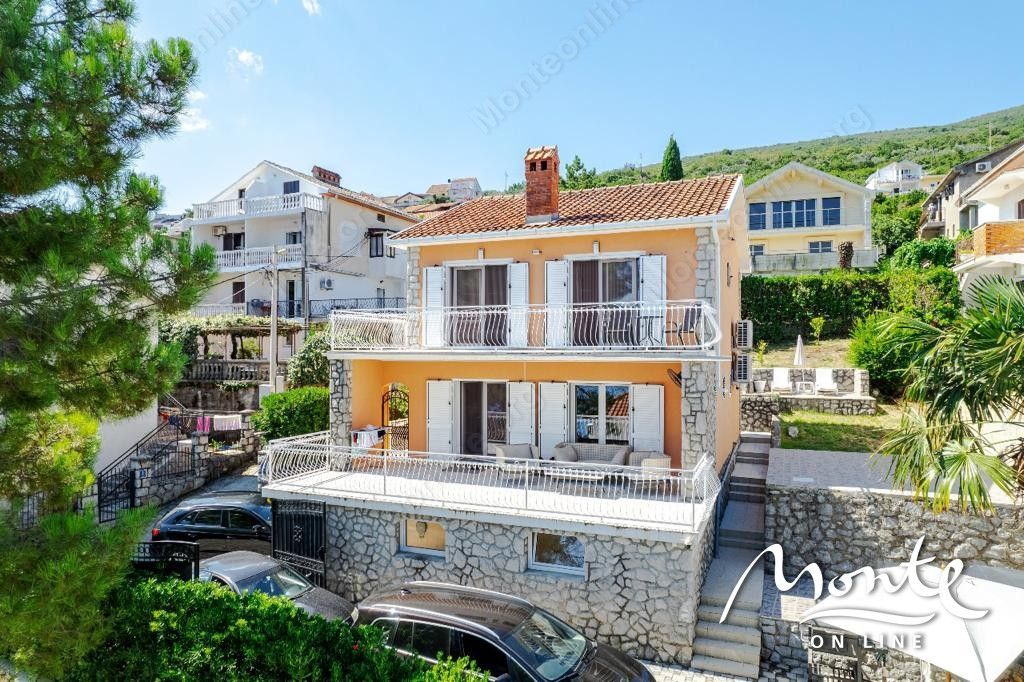 Дом в Тивате, Черногория, 142 м2 - фото 1
