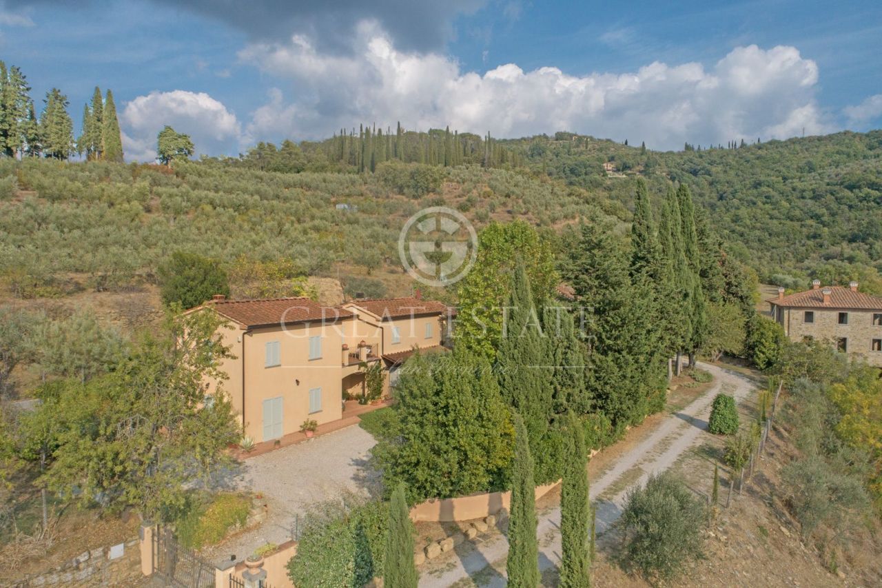 Дом в Кастильон-Фиорентино, Италия, 215 м2 - фото 1
