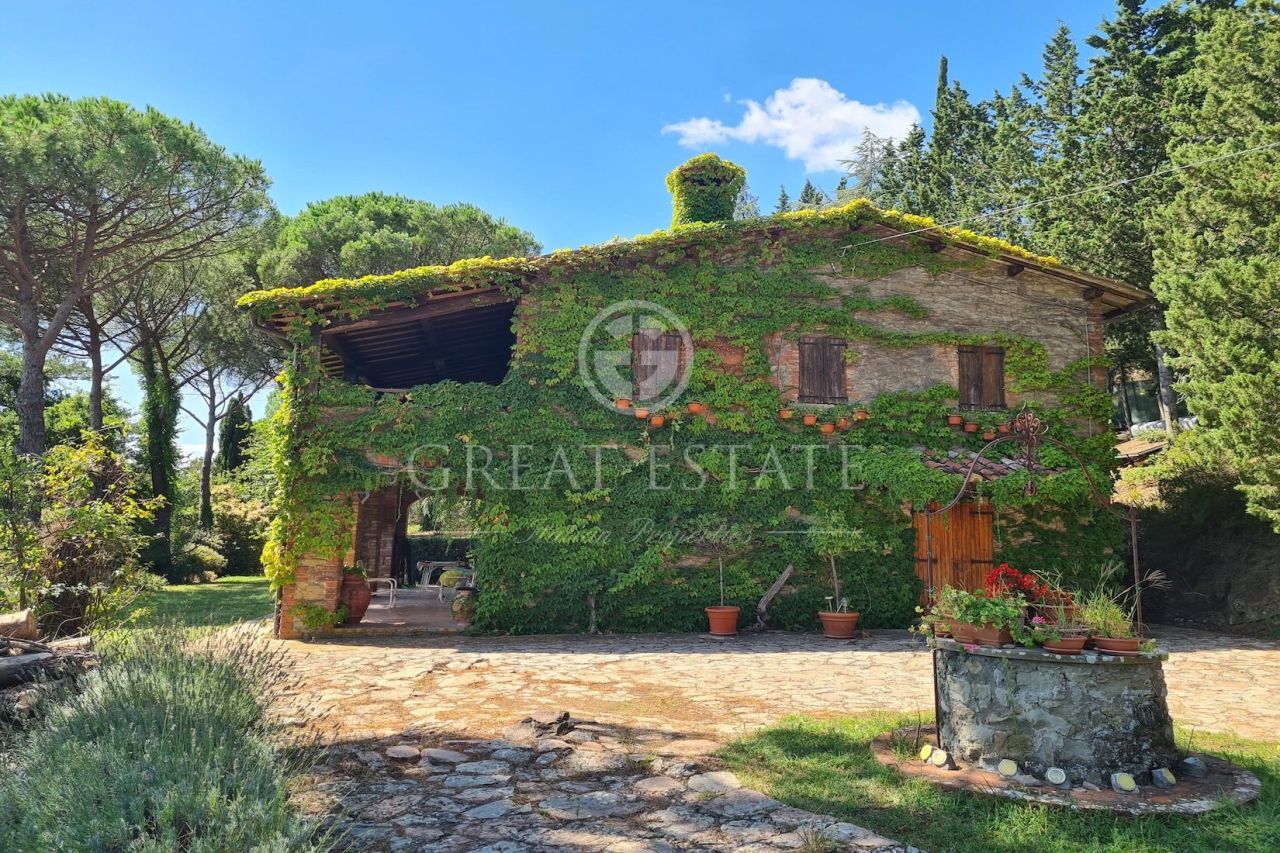 Дом в Туоро-суль-Тразимено, Италия, 283.55 м2 - фото 1