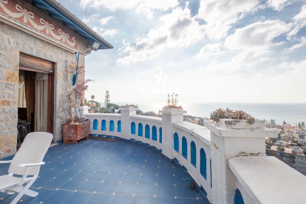 Вилла в Бордигере, Италия, 350 м² - фото 2