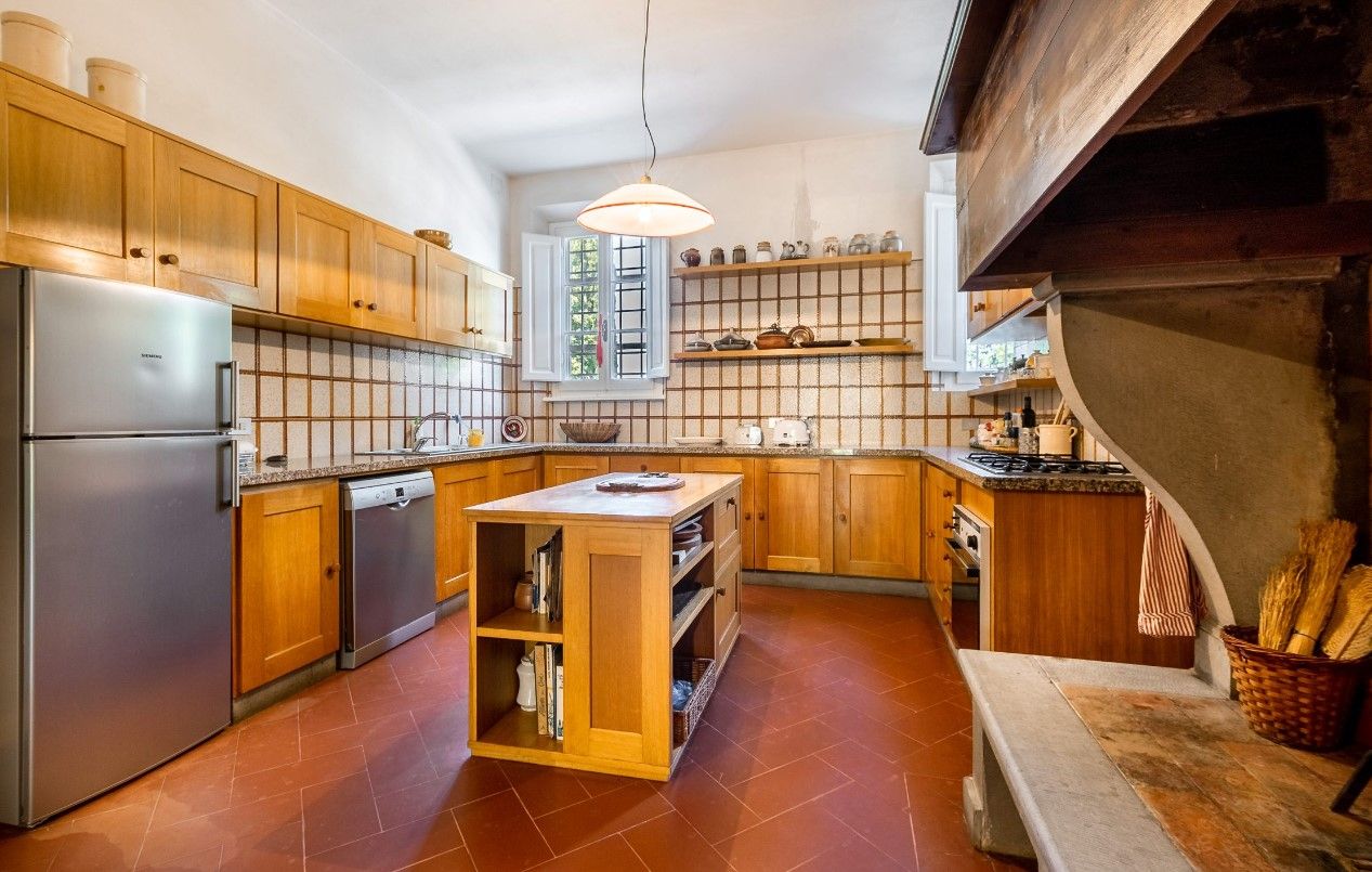 Производство во Флоренции, Италия, 4 700 м² - фото 5