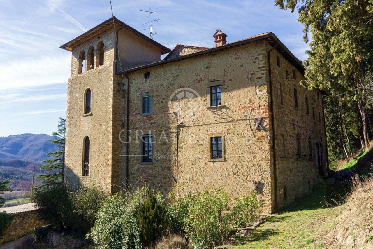 Дом в Читта-ди-Кастелло, Италия, 1 275 м2 - фото 1