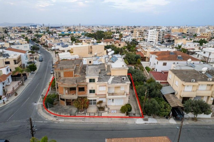Коммерческая недвижимость в Ларнаке, Кипр, 556 м2 - фото 1