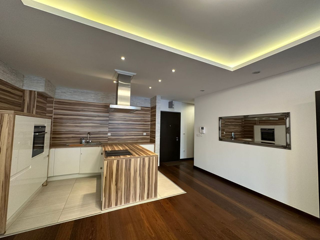 Квартира в Будве, Черногория, 77 м² - фото 2