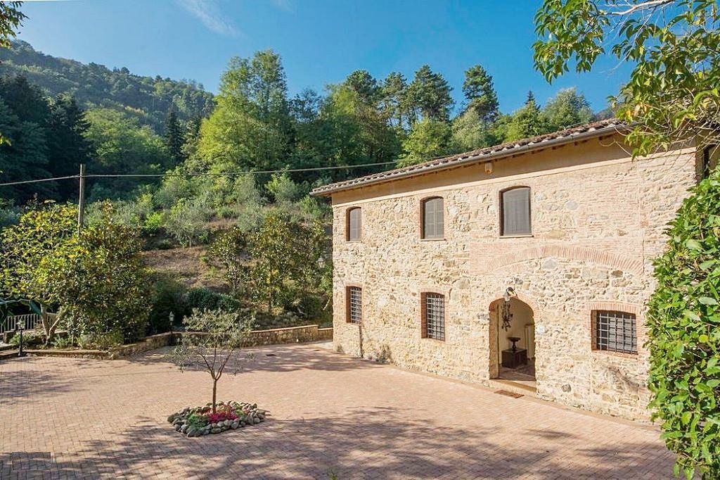 Особняк в Камайоре, Италия, 470 м² - фото 2