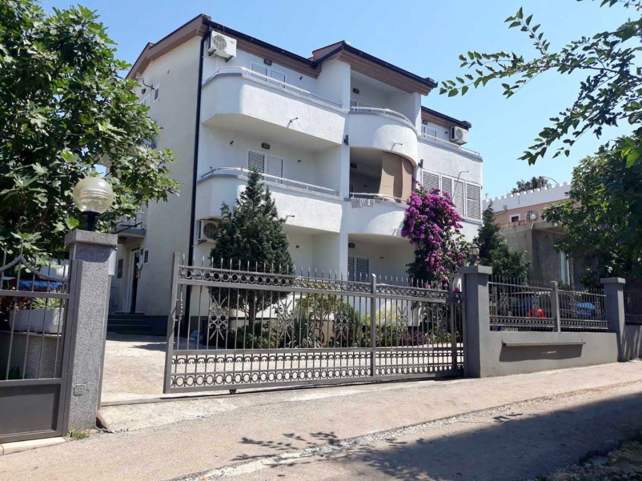 Отель, гостиница в Добра Воде, Черногория, 298 м² - фото 2