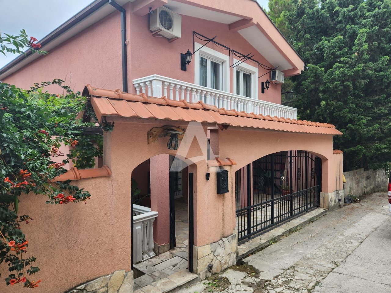 Дом в Баре, Черногория, 198 м2 - фото 1