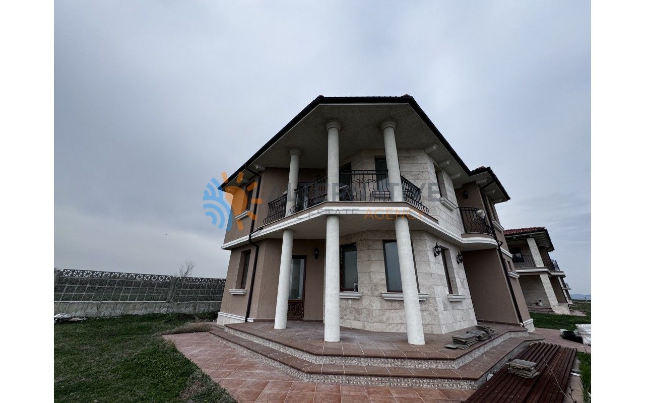Дом в Поморие, Болгария, 192 м2 - фото 1