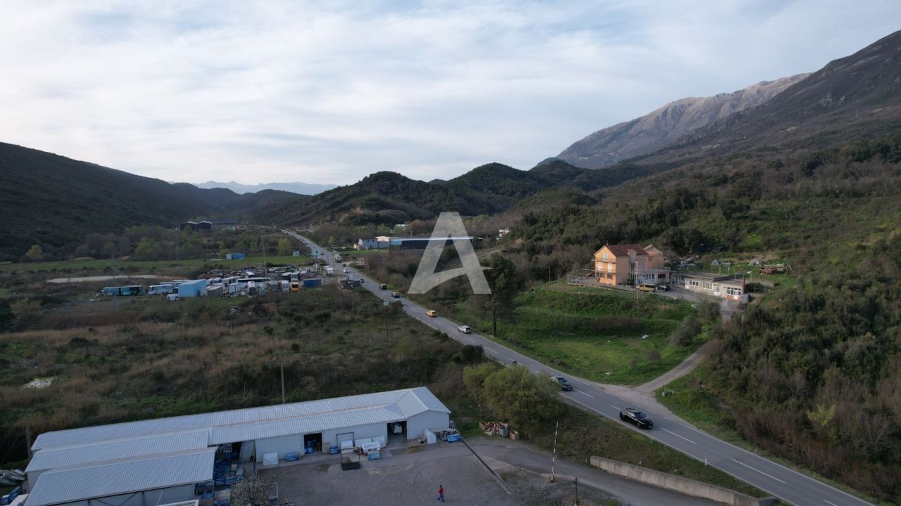 Земля в Радановичах, Черногория, 4 000 м2 - фото 1