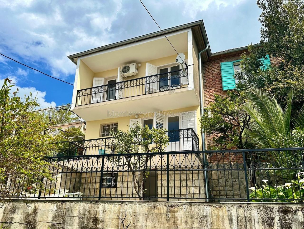 Дом в Тивате, Черногория, 82 м2 - фото 1