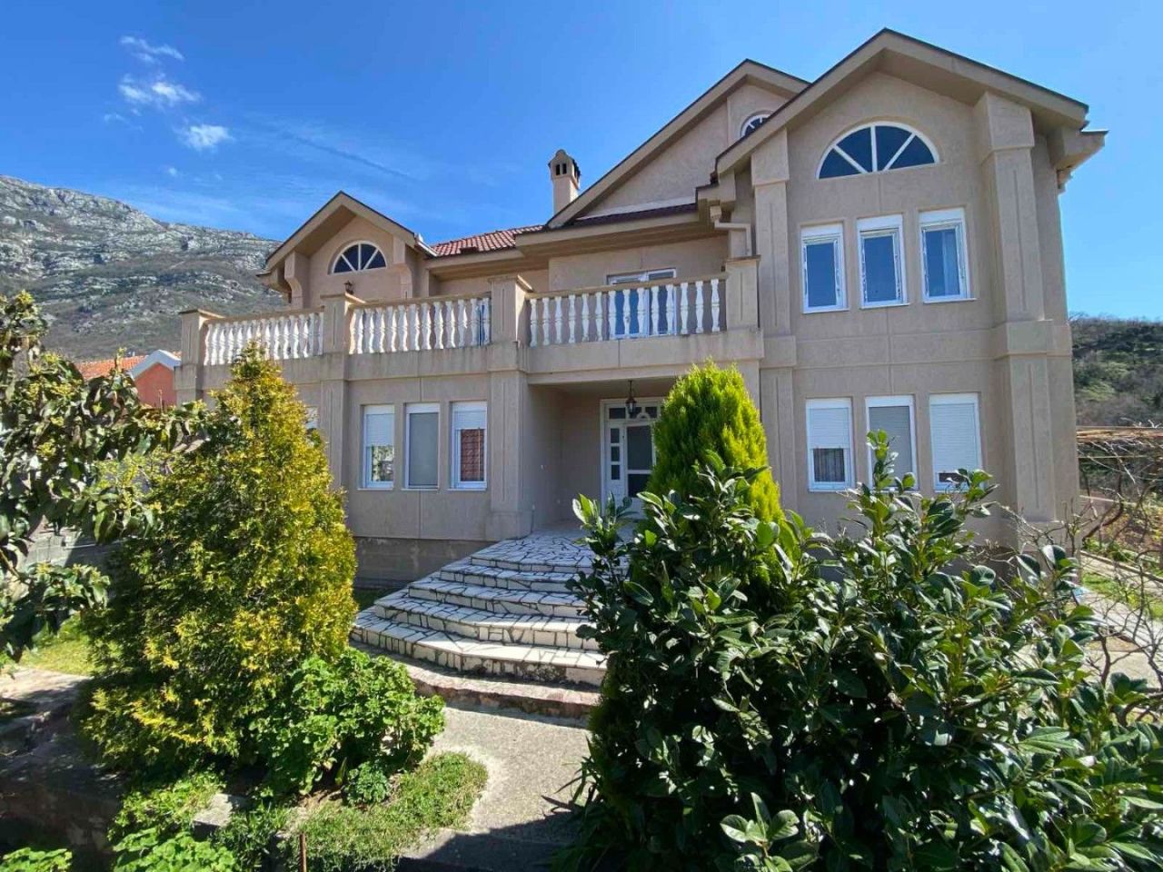 Дом в Чани, Черногория, 243 м2 - фото 1