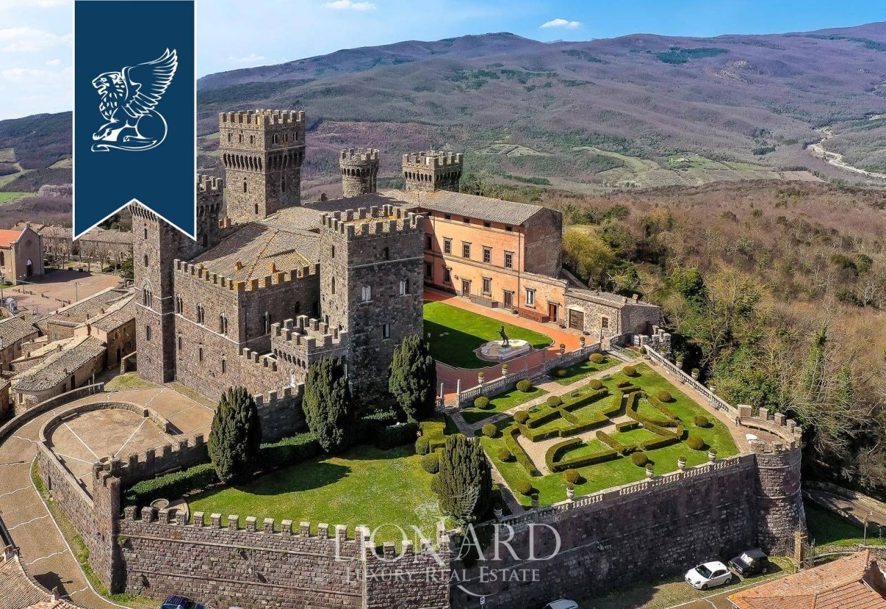 Замок в Витербо, Италия, 5 000 м2 - фото 1