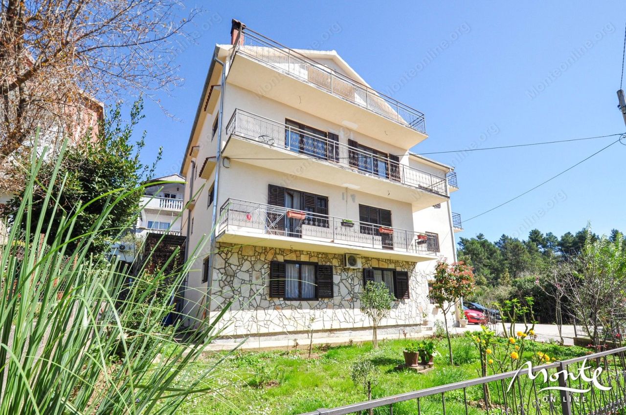 Дом в Тивате, Черногория, 525 м2 - фото 1