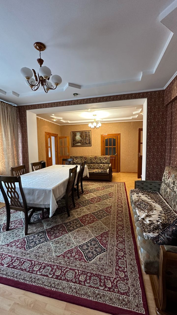 Дом Бишкек, Кыргызстан, 215 м² - фото 1