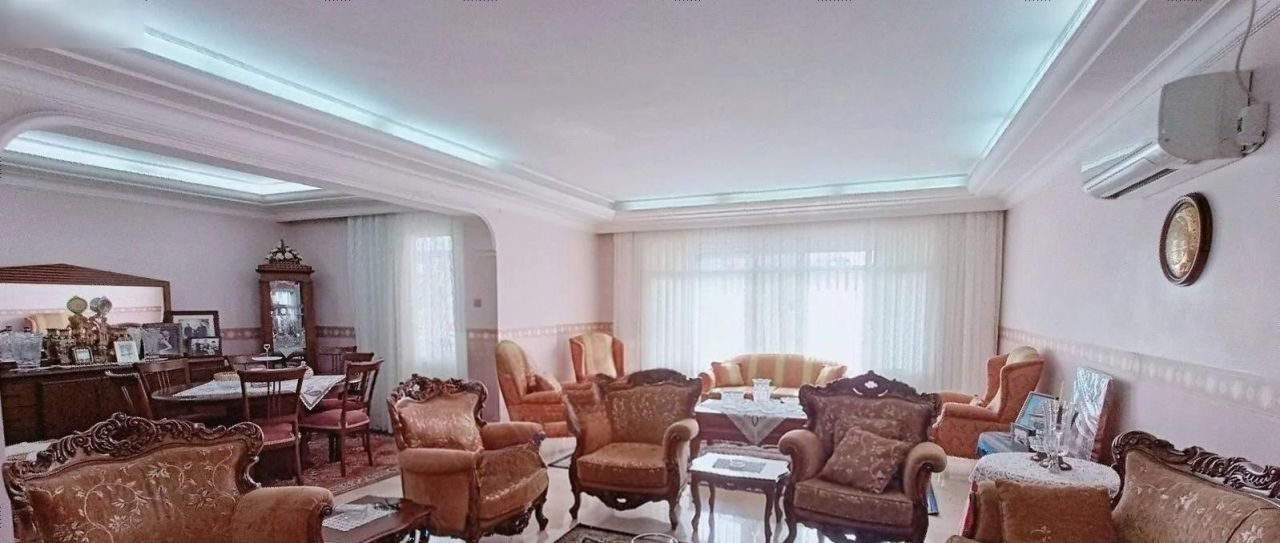 Квартира в Мерсине, Турция, 250 м2 - фото 1