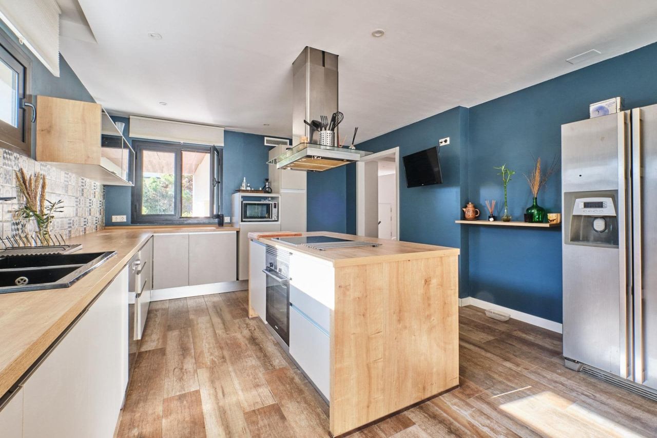 Дом в Барселоне, Испания, 413 м² - фото 6