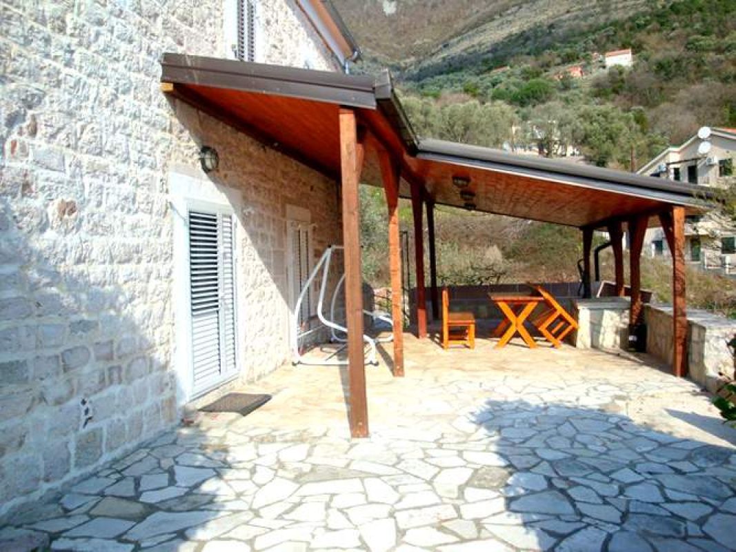 Дом в Каменари, Черногория, 270 м2 - фото 1
