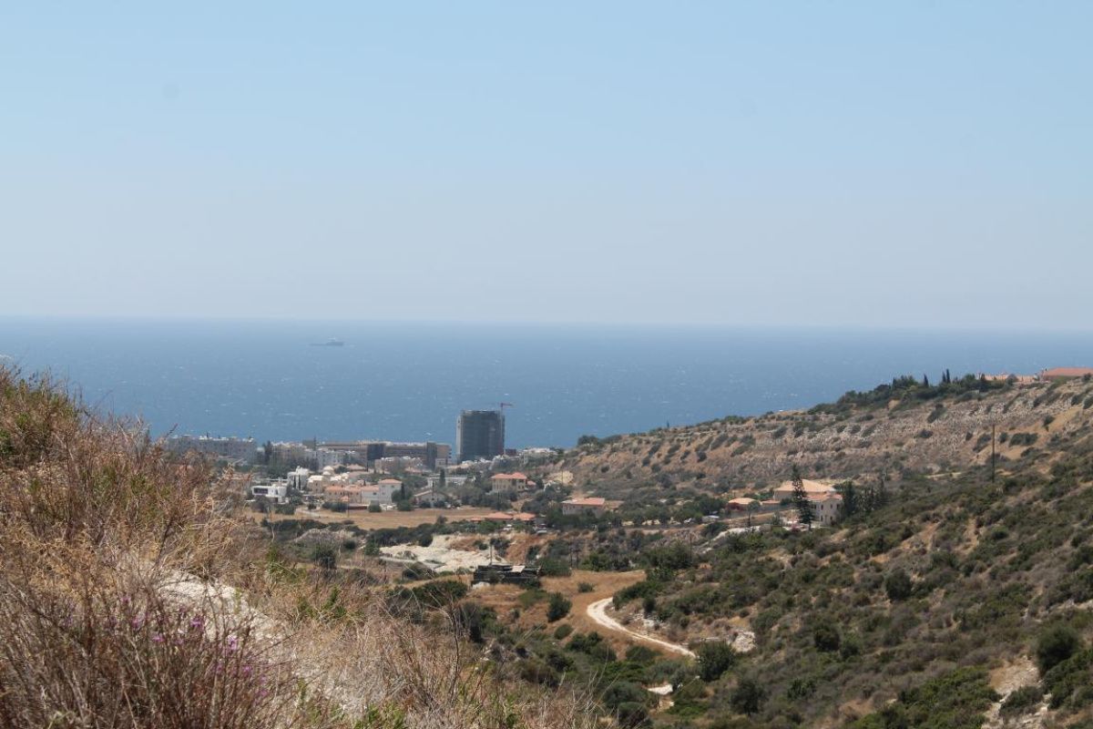 Земля в Лимасоле, Кипр, 1 037 сот. - фото 1