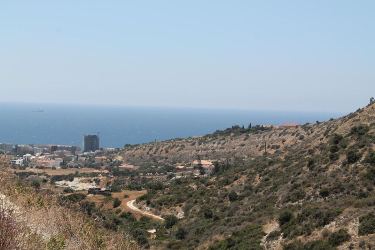 Земля в Лимасоле, Кипр, 949 сот. - фото 1
