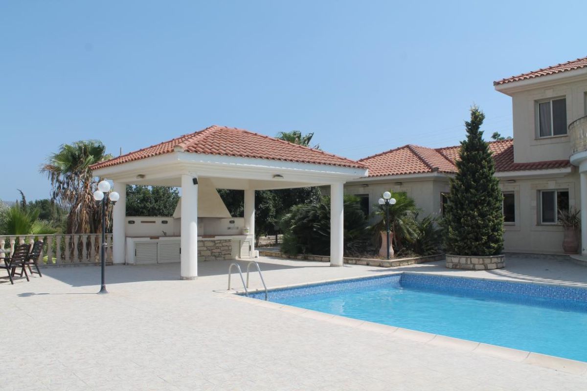 Дом в Лимасоле, Кипр, 500 м2 - фото 1