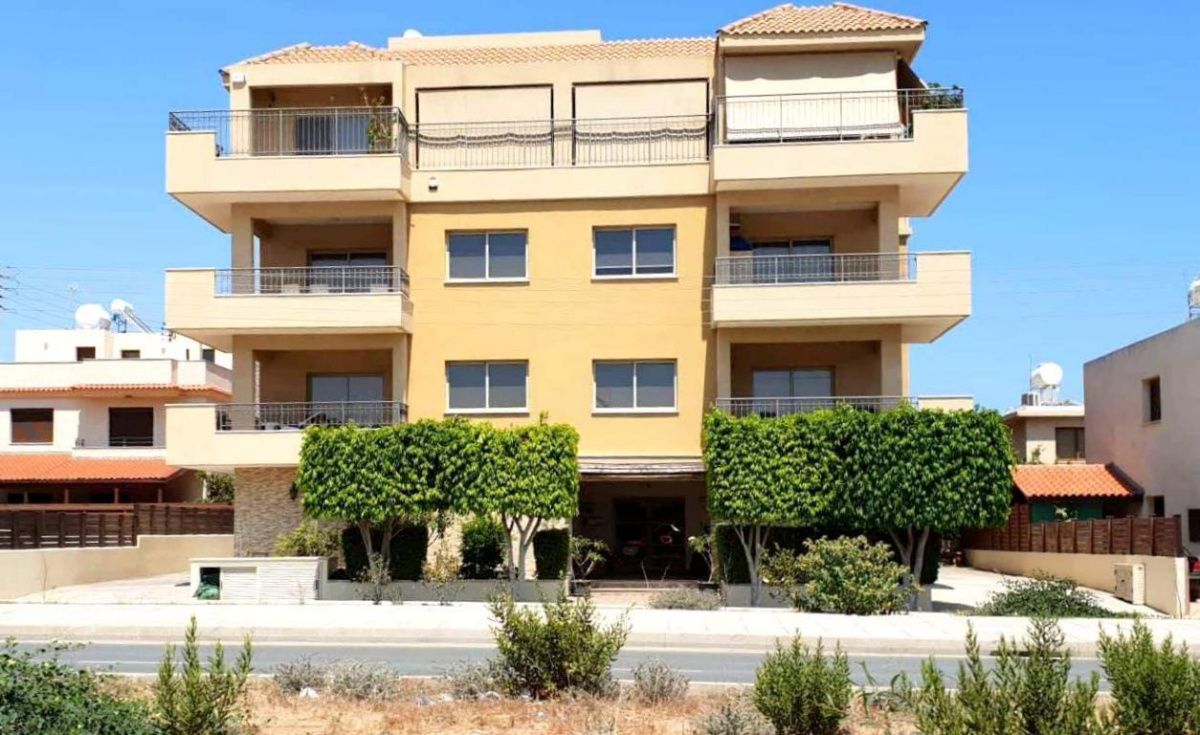 Коммерческая недвижимость в Лимасоле, Кипр, 693 м2 - фото 1