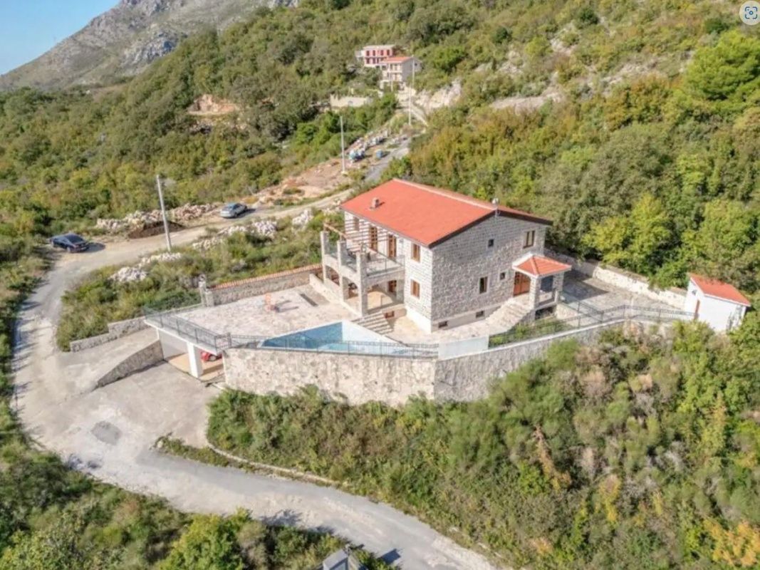 Дом в Петроваце, Черногория, 466 м2 - фото 1