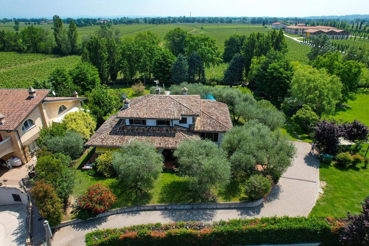 Дом в Брешии, Италия, 400 м² - фото 2