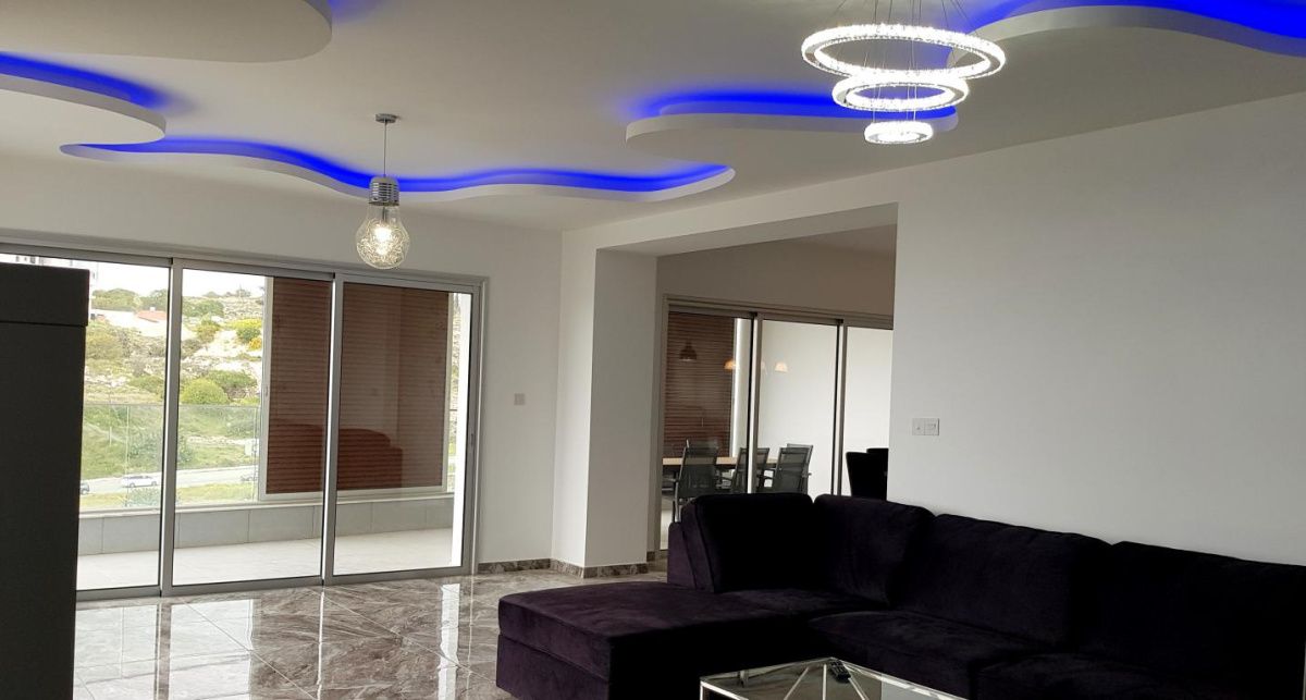 Коммерческая недвижимость в Лимасоле, Кипр, 1 050 м² - фото 2