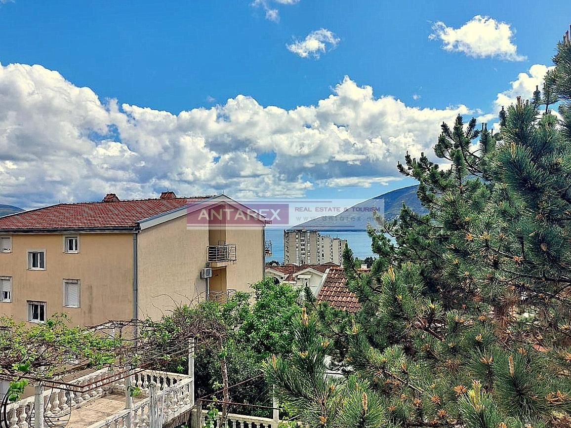 Апартаменты в Игало, Черногория, 50 м2 - фото 1