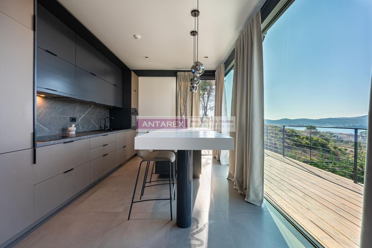 Вилла в Тивате, Черногория, 208 м² - фото 2