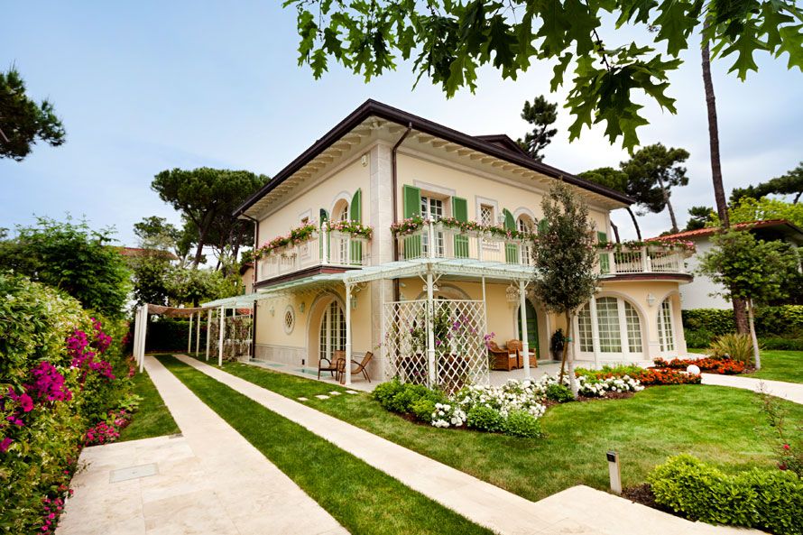 Вилла в Марина ди Пьетрасанта, Италия, 760 м² - фото 2