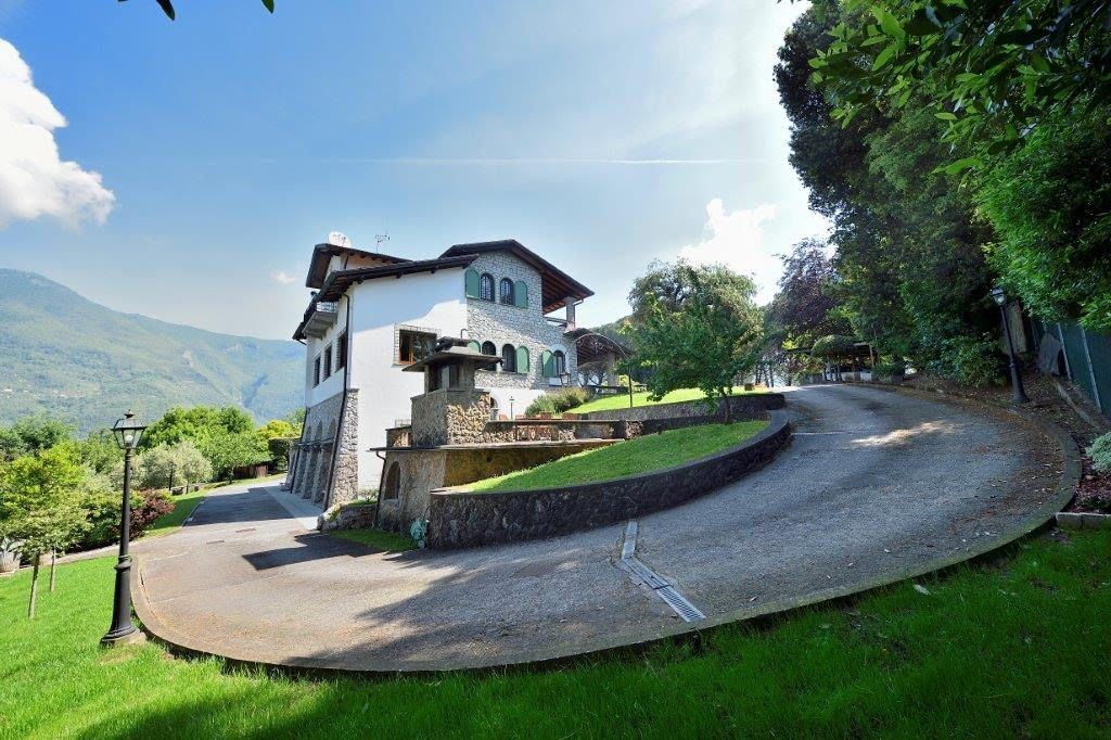 Вилла в Камайоре, Италия, 350 м² - фото 2