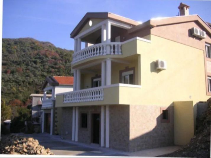 Дом в Тивате, Черногория, 238 м2 - фото 1