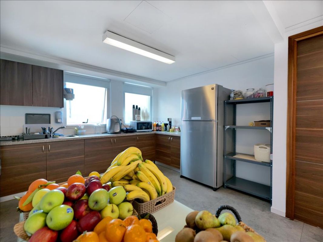 Коммерческая недвижимость в Лимасоле, Кипр, 1 273 м² - фото 4