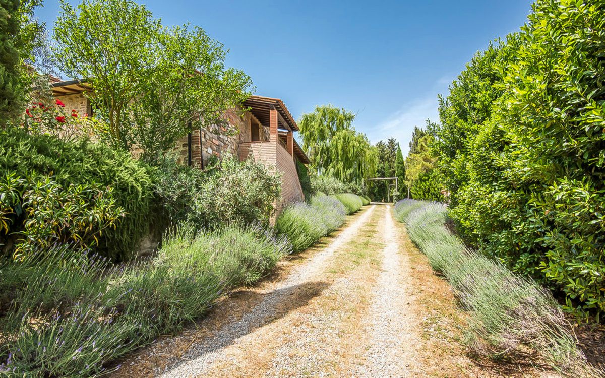 Поместье в Вольтерре, Италия, 3 500 м² - фото 6